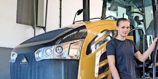 Discover trends and information about lks starkenberg gmbh from u.s. Die Traktor Flusterin Von Starkenberg