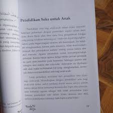 Sinopsis novel di usia yang masih sangat muda, 19 tahun, lana telah memutuskan untuk mengasuh denniz, anak dari sahabatnya yang meninggal sewaktu melahirkan. Buku Tenda Salju Shafa Publika Shopee Indonesia