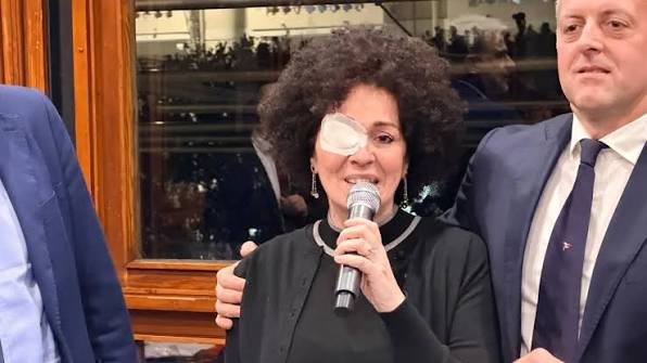 Un premio speciale a chi combatte il tumore. Il riconoscimento alla  Presidente dell'Associazione NOI DONNE Soprattutto Veronica Carratu' dal  Circolo Canottieri Irno di Salerno Resilienza, una parola abusata ma che  esprime appieno