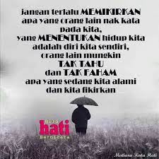 Bisa menertawakan diri sendiri akan sama halnya dengan mencintai diri sendiri. Himpunan Mutiara Kata Dan Motivasi Diri Facebook