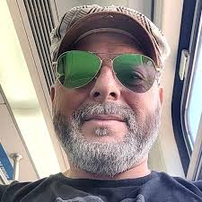 Gustar es fácil, el interés es otra cosa... Fíjate, no te enganches de lo  que no es real y aprende a diferenciar...