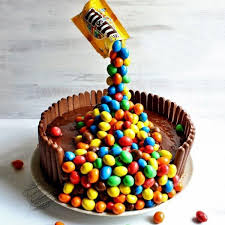These Unique Cake Designs Will Level Up Your Celebrations Gravity Cake Sweet Cakes Anti Gravity Cake