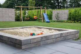 Unsere Lineo Mauer In Muschelkalk Eigene Sich Hervorragend Als Sandkasten Fur Die Kids Im Garten Weitere Tolle Ideen Find Terrassenplatten Mauer Muschelkalk