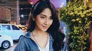 Ftv hardi fadhilah dinda kirana baju orange jangan sampe lolos. Dibintangi Dinda Kirana Ftv Spesial Aku Cincau Kepadamu Siap Temani Pemirsa Sctv Showbiz Liputan6 Com