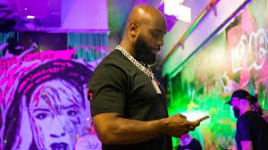 Dans les studios de légendes urbaines à l'occasion de la sortie. Kaaris Reagit A Son Absence Dans Le Projet De Da Uzi