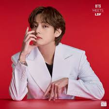 Taehyung gehört mit jimin und jungkook zu der maknae line (die jüngsten . 7 Times Bts S V Transformed Commercial Ads Into High End Fashion Shoots Allkpop