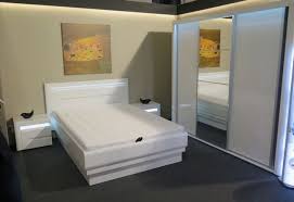 Ob sie ein kinderzimmer oder schlafzimmer als komplettset günstig kaufen möchten oder nach einer. Schlafzimmer Komplett Weiss Hochglanz Iris Set C Schwebeturenschrank Bett Kommode Led Kaufen Bei Hood De
