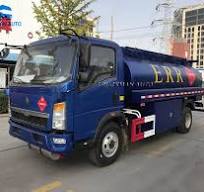 5000 Liter SINOTRUK HOWO Small Fuel Tanker Truck