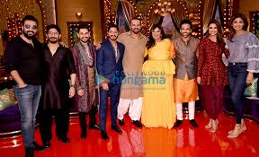 Cast Of Golmaal Again Promote The Film On Sets Of The Show Aunty Boli Lagao Boli Parties Events Bollywood Hungama All the four films starred ajay devgn, arshad warsi and. aunty boli lagao boli