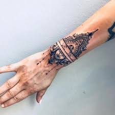 Beau dessins de tatouage femme mandala. Mandala Tattoo Mandalatattoo Cuff Tattoo Mandala Hand Tattoos Hand Tattoos