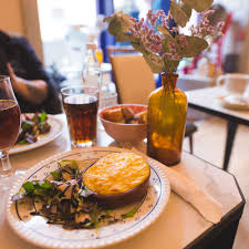 Mo N Cafe Belfort Salon De The Brunch Et Restauration Joliment Retro A La Conquete De L Est Brunch Salon De The Dessert Maison