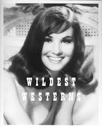 Lori Emmett's Instagram, Twitter & Facebook