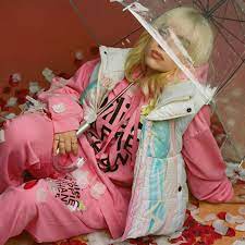 Buzzfeed goodful self care and ideas to help you live a healthier, happier life. Billie Eilish Source Auf Twitter Billie Via Instagram Happier Than Ever Merch More At Https T Co Cinb1nfomg Https T Co S3175qoly1 Twitter