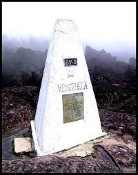 Venezuela reclama como propio todo el territorio situado al oeste del río esequibo, conocido generalmente con el nombre de guayana esequiba, o territorio en reclamación. Triple Frontera Entre Venezuela Brasil Y Guyana Monte De Roraima Espacio De Encuentro Con La Naturaleza Mas Remota Del Planet Mount Roraima Venezuela Guyana