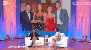 Stefania e amanda sandrelli sono ospiti di pierluigi diaco a io e te nella puntata in onda martedì 30 giugno su rai 1. Blas Roca Rey L Ex Marito Di Amanda Sandrelli A Vieni Da Me Poco Carino Con Gli Ex Suoceri Foto Ultime Notizie Flash