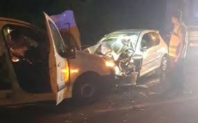 Après le constat, la police œuvre à dégager le mastodonte afin de rétablir la circulation. Rci Martinique On Twitter Grave Accident De La Route A Ducos Https T Co N94qniqnfq