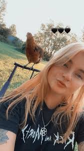 Robyn Compton's Instagram, Twitter & Facebook