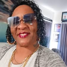 Merry Christmas from the Nawf🎁. Missing a few of my babies in the pic, but  y'all already know the love is endless. Family first, always. ❤️