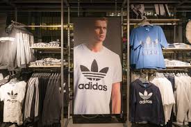 Start typing to see products you are looking for. Un Robot De Couture Automatise Pour Fabriquer 800 000t Shirts Adidas Par Jour Mode In Textile