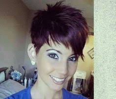 Tra le idee tagli capelli per il 2015 è ricorrente il taglio corto e scalato con frangia asimmetrica. 22 Ottime Idee Su Capelli Corti Asimmetrici Capelli Capelli Corti Tagli Di Capelli