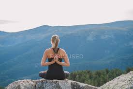 Mehr klarheit und innere ruhe mannschatz, marie on amazon.com. Meditation Yoga Haltungen In Der Natur Innere Ruhe Sitzen Ausbildung Stock Photo 441367580