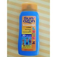 Unser sonnenschutz spray lsf 50 schützt deine haut zuverlässig und verwöhnt sie gleichzeitig mit wertvollen pflegewirkstoffen. Rossmann Sun Ozon Sonnenmilch Kinder Lsf 50 4305615255736 Codecheck Info