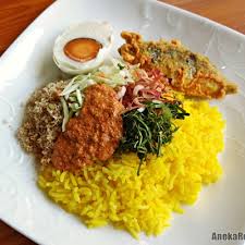 Step yang simple untuk hasilkan nasi kerabu asli kelantan. Resepi Nasi Kerabu Tumis Kelantan