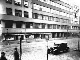 Květnové povstání v roce 1945 bylo jedním. Symbol Prazskeho Povstani I Srpna 1968 Ceskoslovensky Rozhlas Zacal Pred 85 Lety Vysilat Ze Soucasne Budovy Irozhlas Spolehlive Zpravy