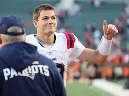 Drake Maye's wife Ann stuns with Patriots WAGs at New England holiday party