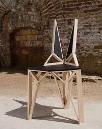 Rowac möbel und stühle sind klassiger der industriedesign möbel. Drei Eckig Stuhl Alterego Von Albert Puig Detail Magazin Fur Architektur Baudetail