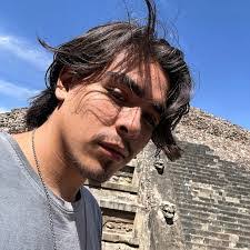 Donovan Bravo's Instagram, Twitter & Facebook