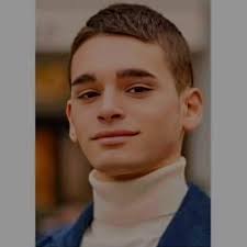 Mi chiedo che competenza abbia chi consiglia le piante da mettere a dimora  per il verde pubblico, le palme Chamaerops humilis, in tutta la costa,  assieme alle Trachycarpus, sono attaccate ed uccise