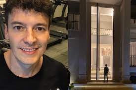 A casa de rodrigo faro é realmente diferenciada. Rodrigo Faro Posa Em Casa E Porta Gigante Rouba A Cena Quem Quem News