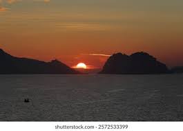 Puesta sol, Mar, Pescador, Ocaso, Paisaje Foto stock 2572533399 |  Shutterstock