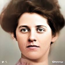 Lucy Dilley's Instagram, Twitter & Facebook