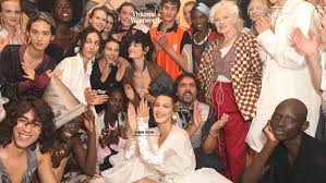 Explore our vivienne westwood news timeline on vogue.co.uk. Britisches Designerlabel Macht Millionen Verlust Vivienne Westwood Schlittert In Die Roten Zahlen