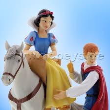 David looks after his grandson while emma and mary margaret are absent. Enchanting Disney Collection Figurine Snow White Prince And Seven Dwarfs Joyful Farewell A28731 Dopey S Disney Shop Disney Traditions By Jim Shore