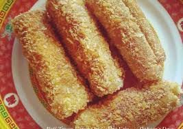 Kalau tidak percaya, langsung saja contek dan coba buat resep roti tawar goreng pisang keju yang enak ini sebagai menu camilan nanti. Resep Yummy Roti Tawar Goreng Isi Cokelat Keju Cara Bunda Rahayu Susanti