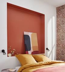 Idee Deco Peindre Un Renfoncement En Terracotta En Guise De Tete De Lit Un Beau Rappel De Couleur Ave Couleur Mur Chambre Chambre Ocre Deco Chambre Couleur