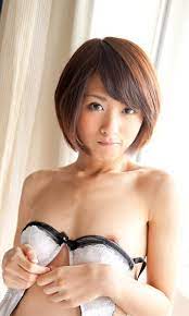 自分でおっぱいをもむ女たち | おっぱいさん。