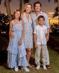 Aunque aparentemente carlos vives, de 59 años, siempre ha estado lejos de escándalos, actualmente pasa por la controversia más grande de su vida, y es que su familia se encuentra dividida porque la desmedida ambición de su esposa, la actriz y ex miss colombia, claudia elena vásquez, de 46, lo llevó a pelear con su propia madre, doña araceli, de 75, y su hermano guillo, de 58, por el. Pagina 2 Esposa De Carlos Vives Alborota Las Redes Al Posar En Traje De Bano Diario La Prensa