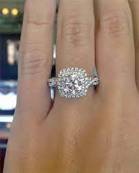 Round Halo Engagement Rings 1 5 Carat Pin Anillos De Compromiso Baratos Anillos De Promesa Anillos De Compromiso De Oro