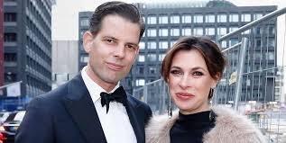 Katrin zytomierska och alex klingstedt går zytomierska vägar enligt en post på instagram. Alex Schulman Fornedrad Av Sin Hustru I Tv Stoppa Pressarna Kandisar Kandisnytt Hant Extra Se Hor Noje