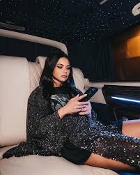 🇹🇷 This was before my show in Turkey 🇹🇷 Little secret: When i'm nervous  i scroll thru my phone obsessively with no reason 🤫