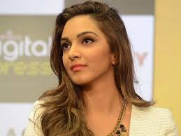 Neeraj pandey was in the midst of shooting baby (2015) when arun pandey. Kiara Advani Miffed With Makers Of Dhoni Biopic
