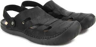 CLARKS Wirrel Beat Black Leather Men Black Clogs - Buy BLACK Color CLARKS  Wirrel Beat Black Leather Men Black Clogs Online at Best Price - Shop  Online for Footwears in India | Flipkart.com