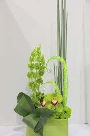 Pin By Millie Ivory On Corporate Flowers Tropical Floral Arrangements White Flower Arrangements Flower Arrangements