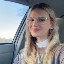 Heidi Rader's Instagram, Twitter & Facebook