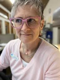 🌹Adding Flowers To Jewelry 🌸 I've had Many requests to see an example of  putting flowers into jewelry….. 🌺 This can be done MANY different ways.  Small flowers can remain whole and