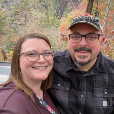 Are there shuttles or golf carts for transportation between festival and  campgrounds at Bourbon and Beyond?